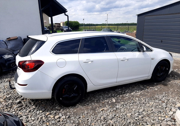 Opel Astra cena 23500 przebieg: 197200, rok produkcji 2011 z Gliwice małe 56